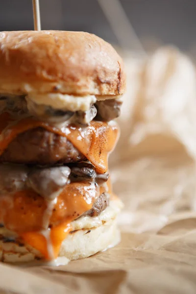 Sabrosa Hamburguesa Americana Doble Grasa Grande Con Carne Cerdo Carne — Foto de Stock