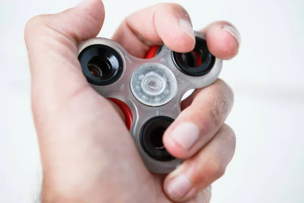 Man Hold Popular Dedo Spinner Device Modern Fidget Spinning Toy — Fotografia de Stock