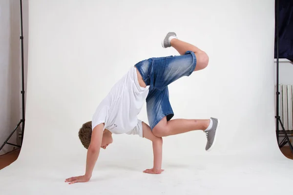 Adolescent Bboy Formation Sur Blanc Fond — Photo