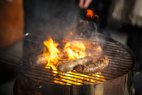 Cozinha Grelha Linguiças Porco Gordas Fogo Aberto Livre Saboroso Mas — Fotografia de Stock