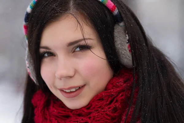 Dziewczyna Ładna Nastolatka Spacer Świeżym Powietrzu Mroźną Zimę Dnia Obrazy Stockowe bez tantiem
