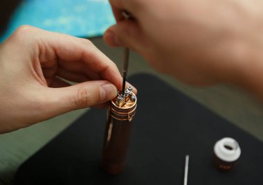 Elektronik savaş robotu mod vaping cihaz bakım. Modern Buharlaştırıcı e-cig aygıtı vape gliserin e-sıvı için. Nikotin Sigara İçilmeyen bıraktın, vaping güvenli ecig vape başlamak.