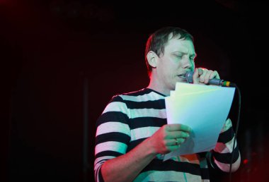 Moskova - 31 Mart, 2016: Rus rap şarkıcısı Vladimir Nigativ 16 ton gece kulübünde müzik albümü Nix Et Nox hediye olarak bilinen Afanasiev