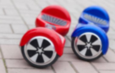 Modern ulaşım teknolojisinin - elektrikli mini segway scooter vurgulu kurulu. Kolay ve eğlenceli bir şekilde şehrin sokaklarında binmek için. Gençler ve yetişkinler arasında çok popüler oldu yeni becerikli alet eğilimleri. Bu enerji effetive kişisel kentsel transpor gelecek mi