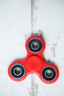 Popüler parmak spinner aygıt. Modern topluca iplik oyuncak yatakları üzerinde. Elinde sıralayacağız ve serin yeni püf noktaları öğrenin. Bu yeni dönen becerikli alet ile eğlenin.