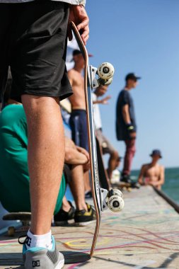 Odessa, Ukrayna-21 Ağustos, 2017: Yarışmaya kaykay yaz. Aşırı spor