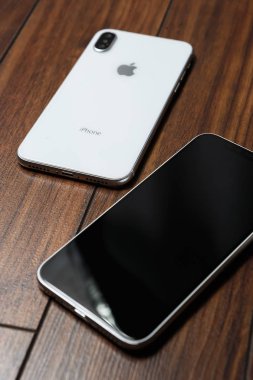 Mariupol, Ukraine-30 Ekim, 2017: Yeni Iphone X akıllı telefon kadar yakın. En son Apple Iphone 10 cep telefonu modeli. Açıklayıcı yazı işleri