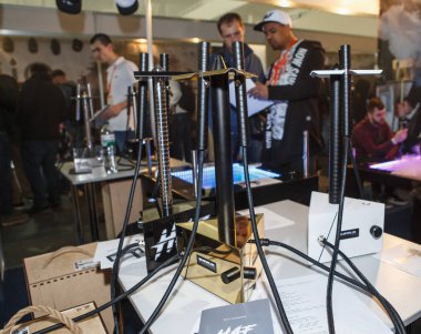 Kiev, Ukrayna-14 Nisan, 2018: Yeni vaping cihazlarda Vape Expo Event'de Satılık