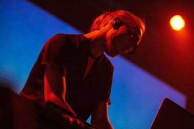 Moskova - 30 Mart, 2016 - Ic3peak Yotaspace Club Tricky önce sahnede Isınma