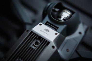 Kiev - 16 Ocak, 2018: ile DJI indeks işlem Mavic Pro. Profesyonel 4k hava quadrocopter kamerayý kapatmak. Yüksek kaliteli uav uçağı aygıt manzara, Aksiyon fotoğrafçılığı için. Kamera ile uçan aracı