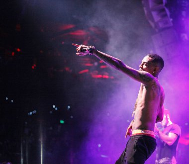 Moskova - 27 Mart, 2015: Popüler Amerikan rap Soulja Boy oynamak müzik show sahne gece kulübü şarkıcısı