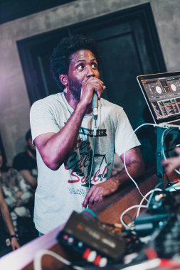 Moskova - 12 Mart, 2015: Murs (Nick Carter), sanatçı garip müzik Rusya'da Dewars Powerhouse kulübünde canlı performans