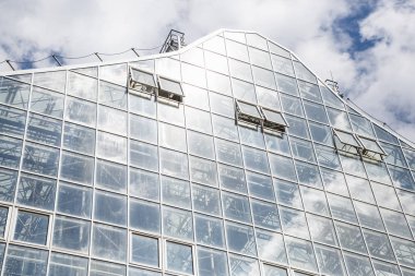 Moskova - 21 Temmuz, 2017: dış Bina Modern Botanik Bahçesi. Popüler turistik gezi Simgesel Yapı içinde farklı egzotik plats ile. Büyük botanik sera.