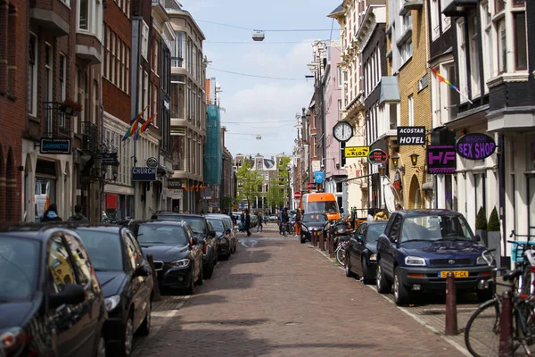 Amsterdam Nizozemsko Duben 2019 Mnoho Aut Zaparkovaných Ulici Amsterdam Místo — Stock fotografie