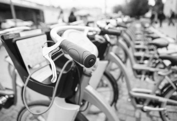 Alquiler Bicicletas Estación Calle Ciudad Bicicleta Lista Para Recoger — Foto de Stock