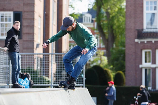 Agressieve Inline Skate Wedstrijd Outdoor Skatepark Extreme Sports Event — Stockfoto