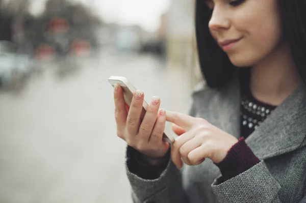 Young White Girl Using Modern Smart Phone — Stock Photo, Image