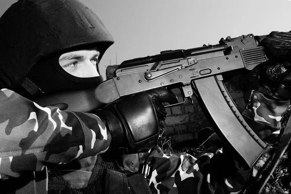 Soldier Shooting Ak47 Automatic Rifle Covered Position — Stock Photo, Image