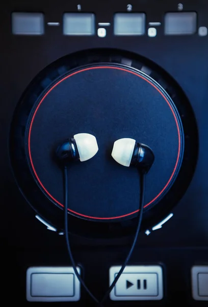 Επαγγελματικό Μίκτη Ήχου Midi Ελεγκτή Για Και Αυτί Ακουστικά Μόνιτορ — Φωτογραφία Αρχείου