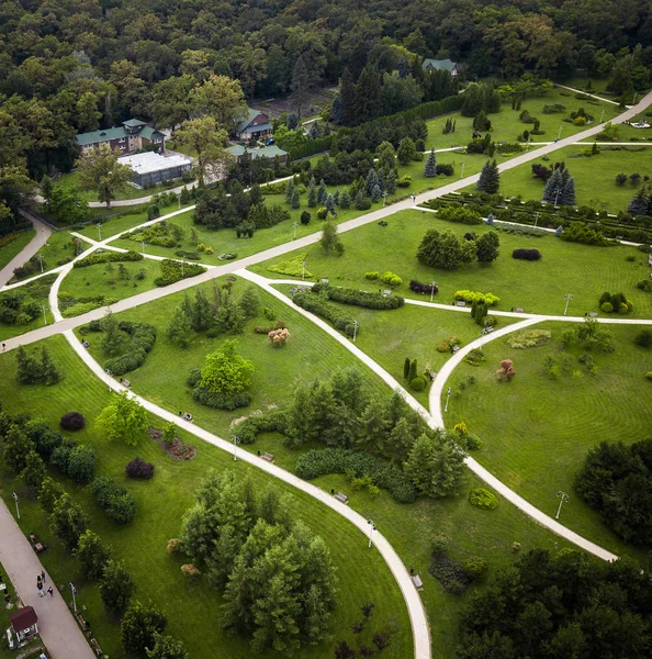 キエフ 2018 美しい緑豊かな公園 Feophania の空中ドローン写真 飛行ぢ Quadro ヘリコプター カメラで上から撮影した風景 人気のある観光名所 — ストック写真