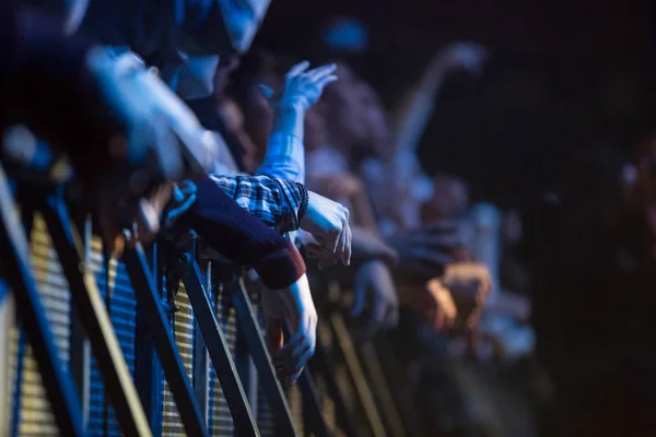 Moscow Fevereiro 2017 Fila Dianteira Público Concertos Espera Concerto Boate — Fotografia de Stock