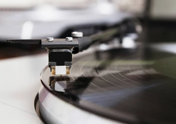 Giradischi Che Suonano Dischi Vinile Con Musica — Foto Stock