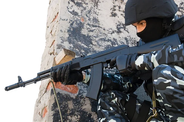 Officer Full Ammunition Inriktning Med Automatisk Ryska Ak47 Gevär — Stockfoto