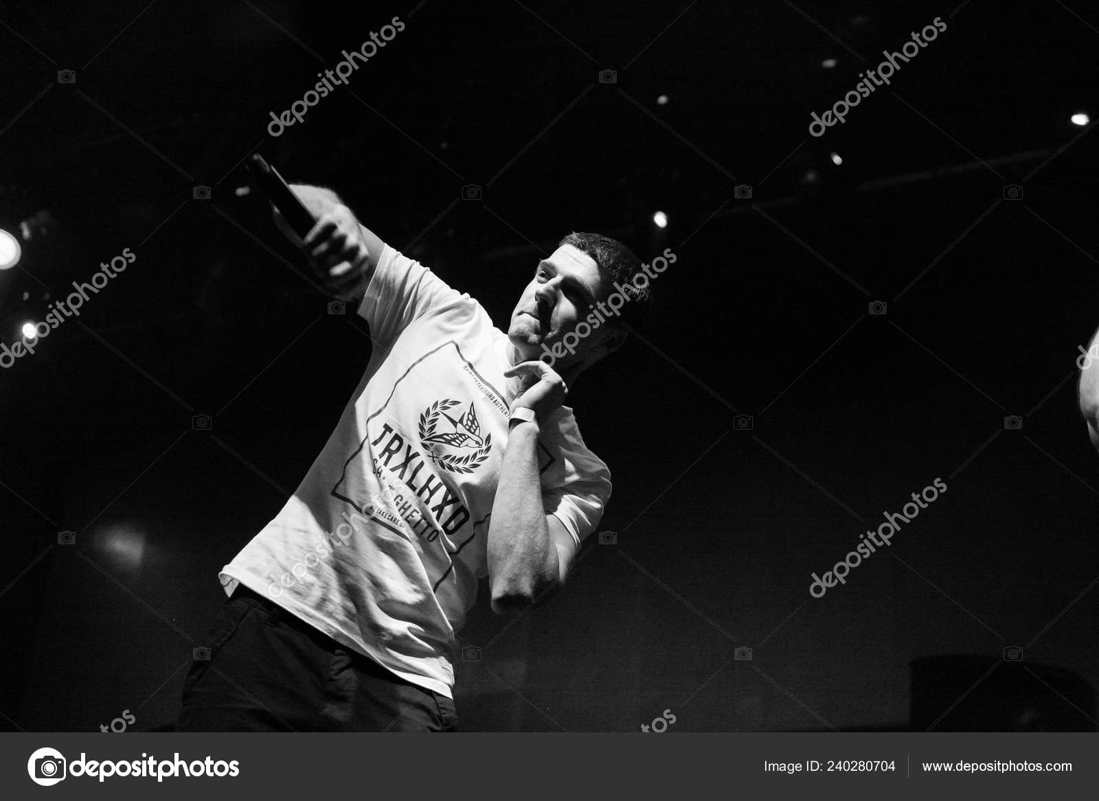 Москва Июня 2016 Года Хип Хоп Группа Triada Выступает Сцене.