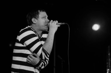 Moskova - 31 Mart, 2016: Rus rap şarkıcısı Vladimir Nigativ 16 ton gece kulübünde müzik albümü Nix Et Nox hediye olarak bilinen Afanasiev