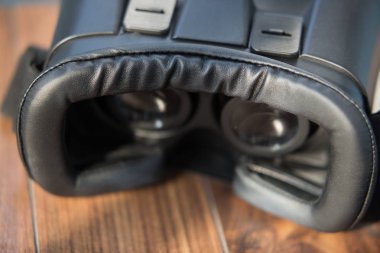 Mobil video oyunu oynamak için trendy smartphone vr gözlük. Taşınabilir artar gerçeklik gözlük hareket eden app oyun için. Yeni oyun teknoloji her yerde oynamak için. VR kulaklık için Aksiyon oyunları