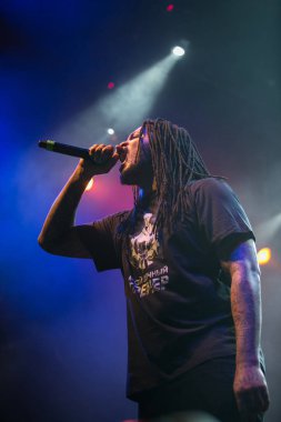 Moskova - 12 Şubat, 2017: ünlü hip hop şarkıcısı Waka Flocka alev performans gösteren canlı müzik programında sahne