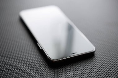 Mariupol, Ukraine-25 Ekim, 2017: Yeni Apple Iphone X anlayışı ile büyük dokunmatik ekran ve geri Masası kamera çift. Yeni Iphone 10 telefon modeli