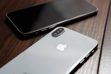 Mariupol, Ukraine-30 Ekim, 2017: Yeni Iphone X akıllı telefon kadar yakın. En son Apple Iphone 10 cep telefonu modeli. Açıklayıcı yazı işleri