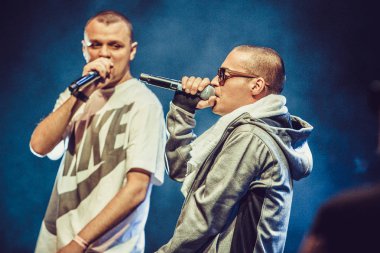 Moskova - 2 Ekim 2014: ünlü Rus hip hop müzik grubu Centr gece kulübünde büyük konser.