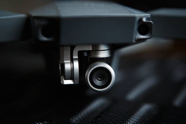 Kiev - 16 Ocak, 2018: ile DJI indeks işlem Mavic Pro. Profesyonel 4k hava quadrocopter kamerayý kapatmak. Yüksek kaliteli uav uçağı aygıt manzara, Aksiyon fotoğrafçılığı için. Kamera ile uçan aracı