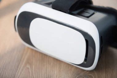 Smartphone oynamak mobil oyunlar uygulamalar için modern vr kulaklık. Akıllı telefon için taşınabilir artar gerçeklik kask. 3d sanal gerçeklik gözlük kulaklık ile modern mobil oyun uygulamalar oynamak