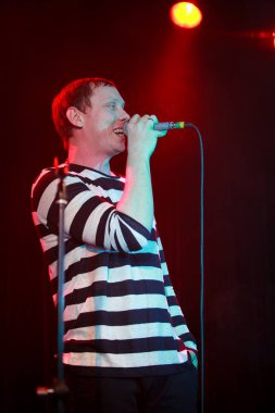 Moskova - 31 Mart, 2016: Rus rap şarkıcısı Vladimir Nigativ 16 ton gece kulübünde müzik albümü Nix Et Nox hediye olarak bilinen Afanasiev