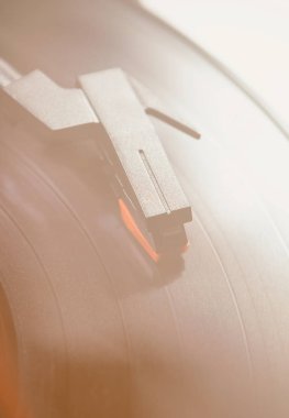  Retro hippi müzik çalar. Vintage elektronik aygıt dinleme vinil kayıtlar için.