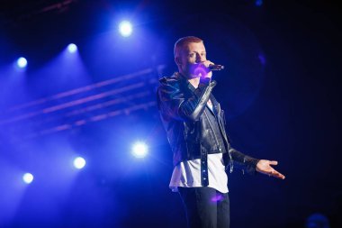 Moskova - 7 Haziran, 2016: Macklemore konser ve Ryan Lewis müzik grubu açık yaz müzik festivali Lastochka.