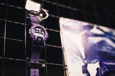 Moskova - 4 Aralık, 2015: Casio G-Shock ve Burton markalar arasında işbirliği tanıtımı. G-Store Flakon Sanat Fabrikası'nda yanıcı yener Dj Chagin tarafından barındırılan 