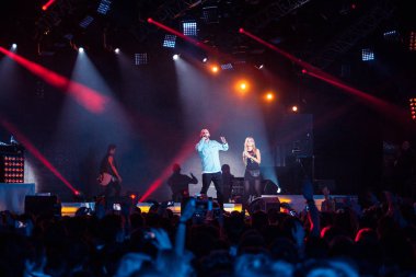 Moskova - 30 Kasım, 2014: rap şarkıcısı L'One büyük hip hop müzik konseri.