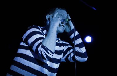 Moskova - 31 Mart, 2016: Rus rap şarkıcısı Vladimir Nigativ 16 ton gece kulübünde müzik albümü Nix Et Nox hediye olarak bilinen Afanasiev