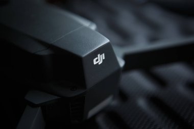 Kiev - 16 Ocak, 2018: ile DJI indeks işlem Mavic Pro. Profesyonel 4k hava quadrocopter kamerayý kapatmak. Yüksek kaliteli uav uçağı aygıt manzara, Aksiyon fotoğrafçılığı için. Kamera ile uçan aracı
