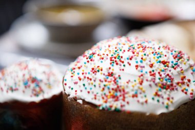 Rus Ortodoks tatil kutlamak için lezzetli Paskalya kek.