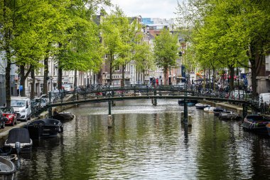 Amsterdam, Hollanda: Amsterdam şehrinde kanal. Hollanda
