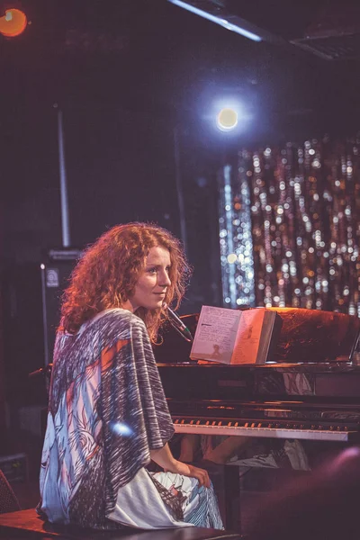 Moscow Dezembro 2014 Pianista Cantora Alina Orlova Apresentando Show Soul — Fotografia de Stock