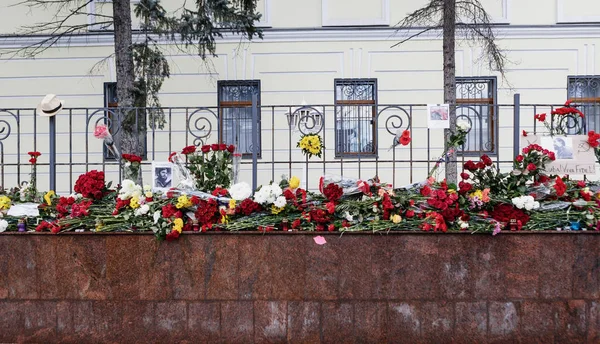 Moscow November 2016 Peringatan Dengan Bunga Kedutaan Besar Republik Cuba — Stok Foto