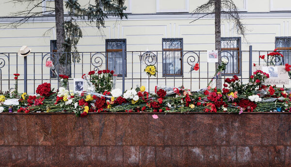 MOSCOW - 27 NOVEMBER, 2016: Memorial with flowers at embassy of Republic Cuba.People mourn over death of Cuban President Fidel Castro. Funeral of nationalist Communist politician and revolutionary