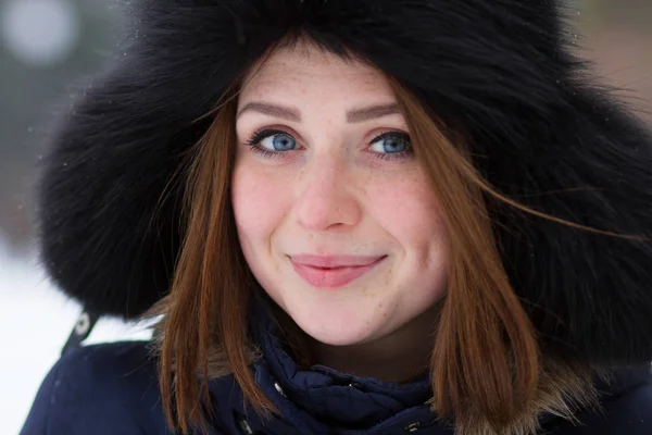 Cute Red Haired Young Girl Outdoors Cold Winter Day — Stock Photo, Image