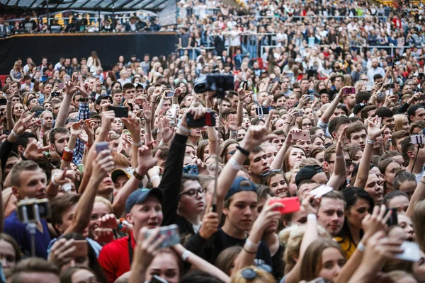 Moskva Červen 2016 Obrovský Koncert Dav Venkovní Letní Hudební Festival — Stock fotografie